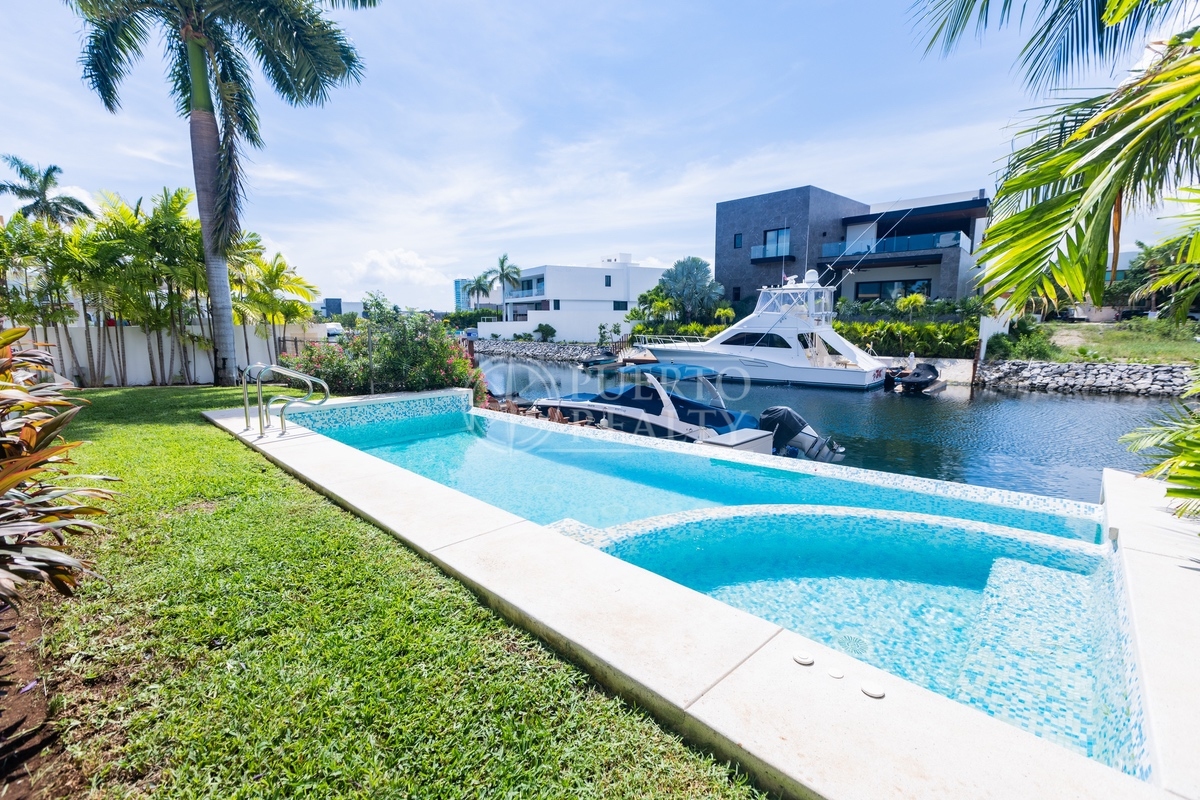 Los Canales, Puerto Cancun