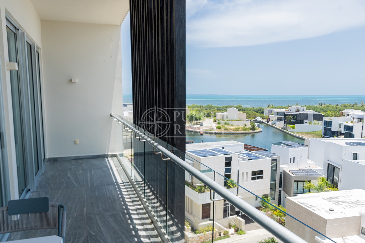 Riva, Puerto Cancun